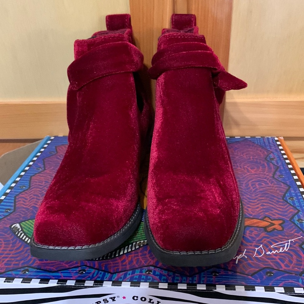 Justin 6” Burgundy Velvet Bow Boots